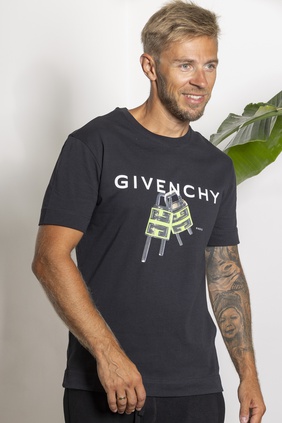 2108202303 - T-shirt - Givenchy